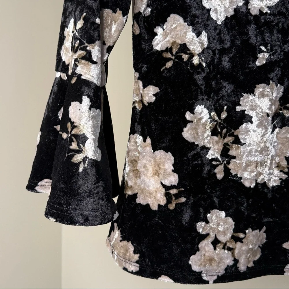 Suzy Shier Floral Velvet Top w/ Bell Sleeves | Light Academia Preppy & Dressy - Picture 4 of 5